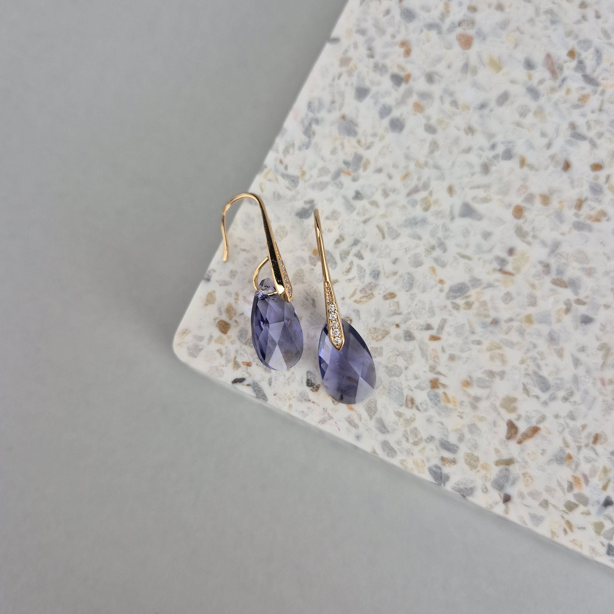 Sieviešu auskari ar pilienveida Swarovski kristālu un spīdumu