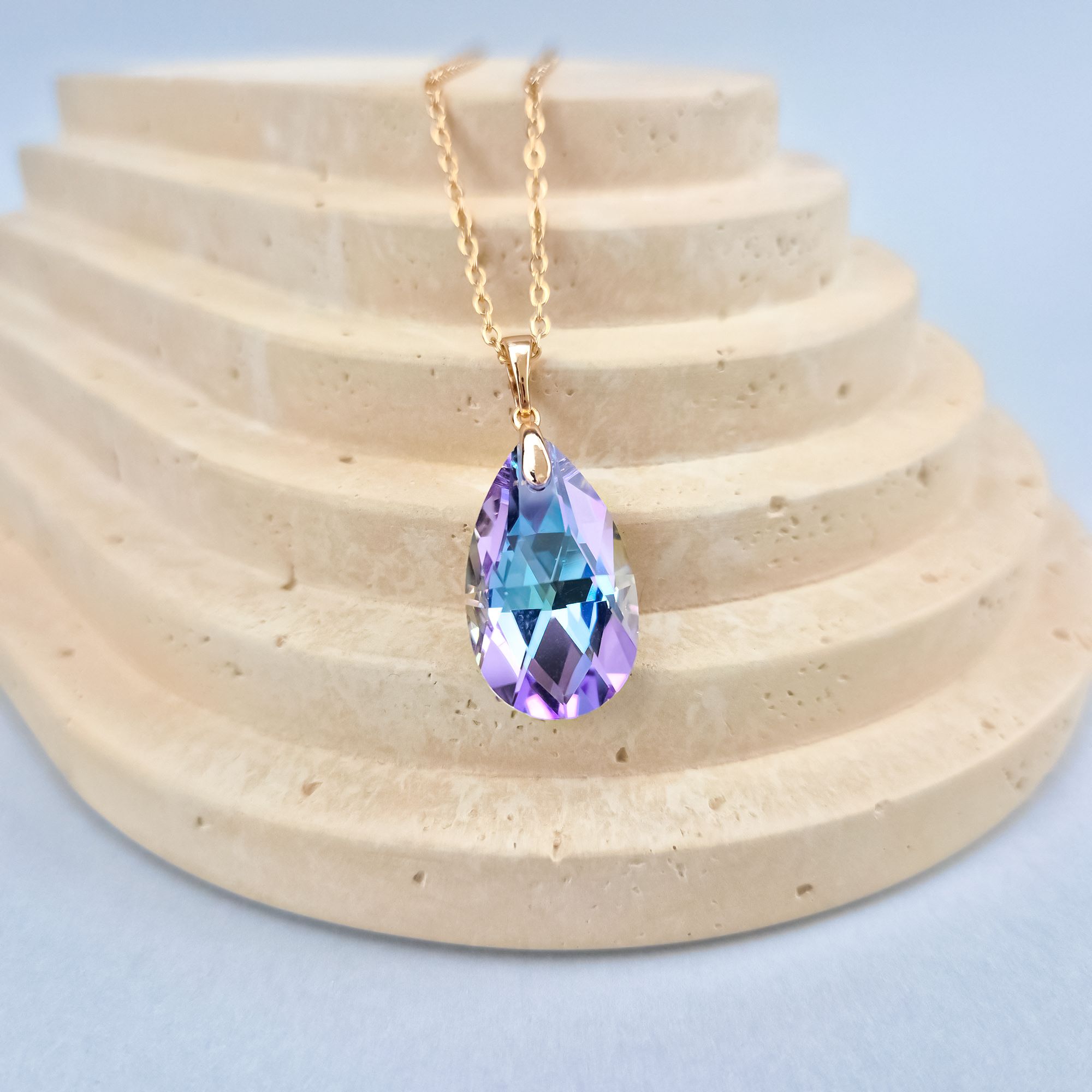 Eleganta sieviešu kaklarota ar zilu un violetu kristālu